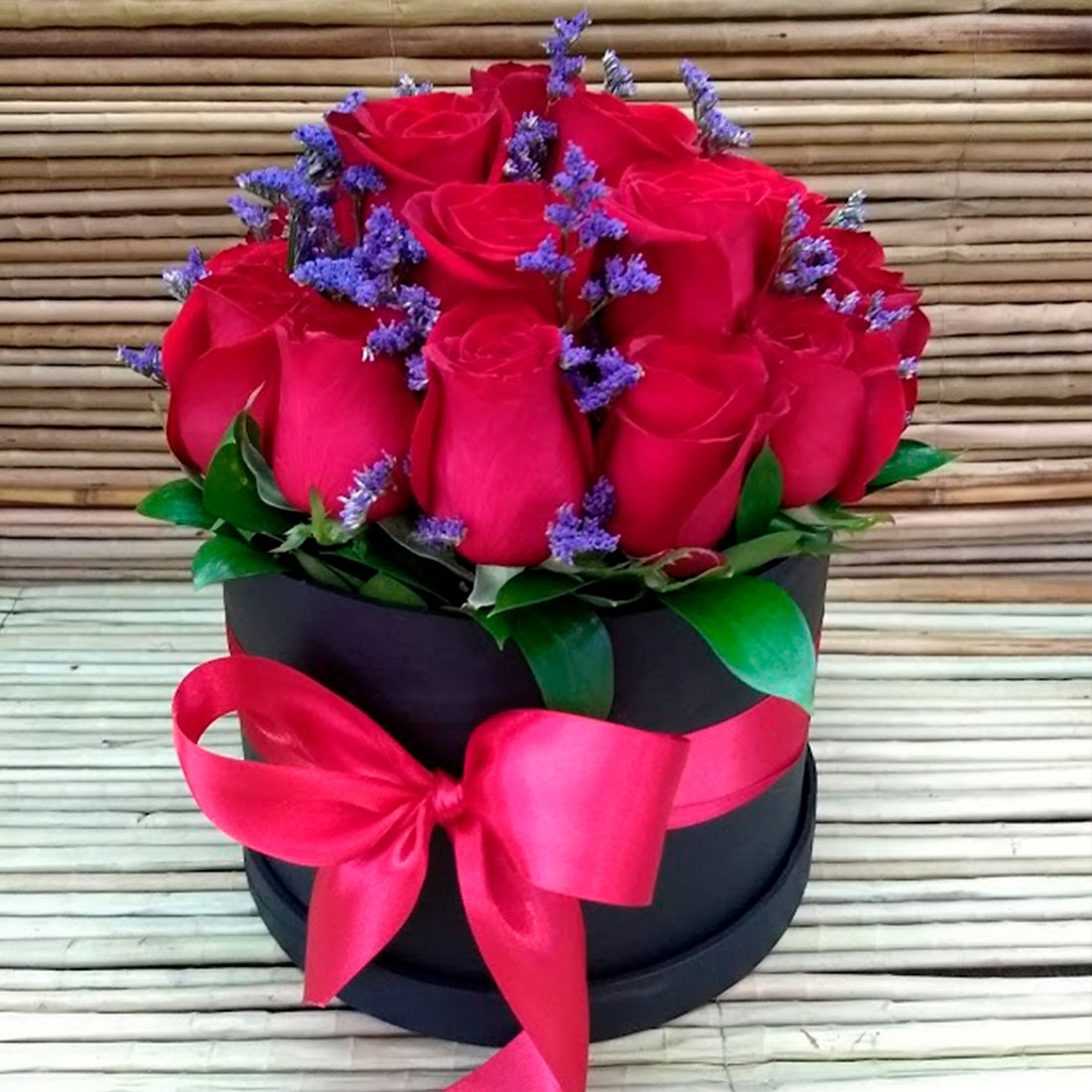 Caja con 24 rosas