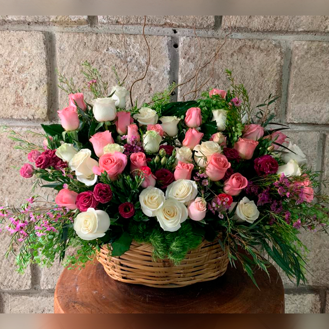 Canasta con rosas