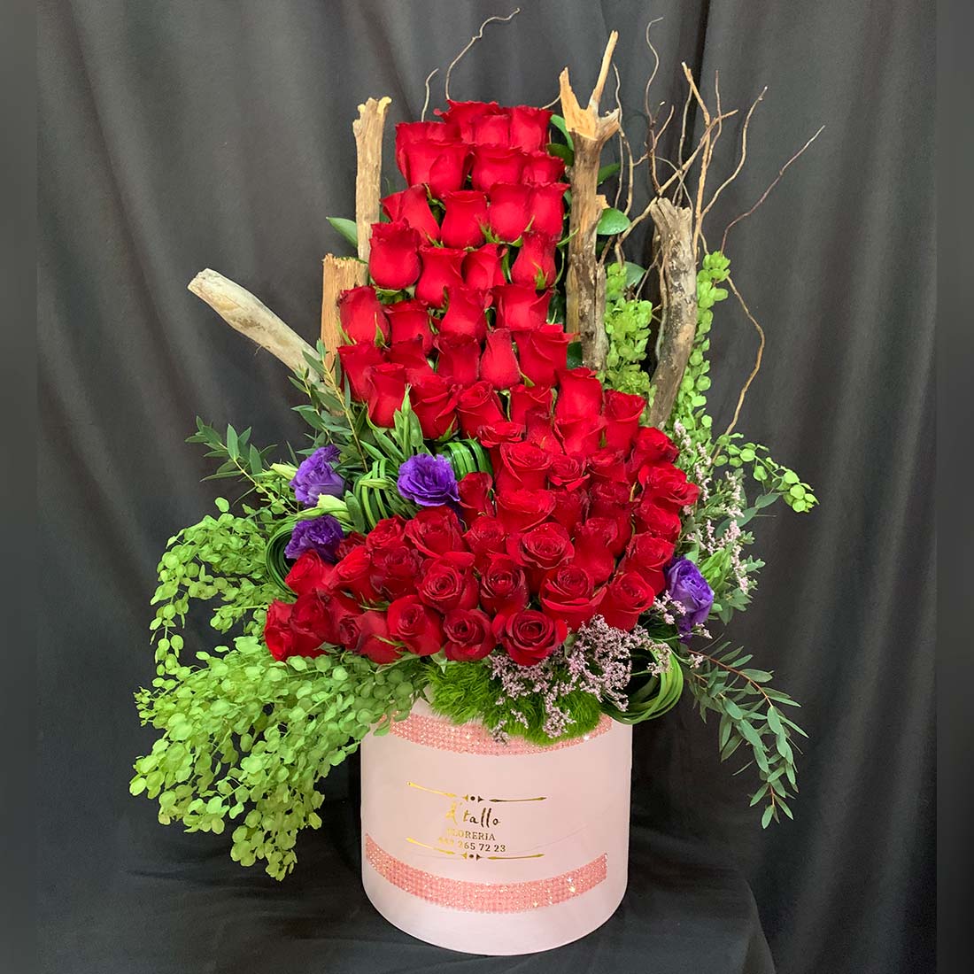 Caja con 75 rosas